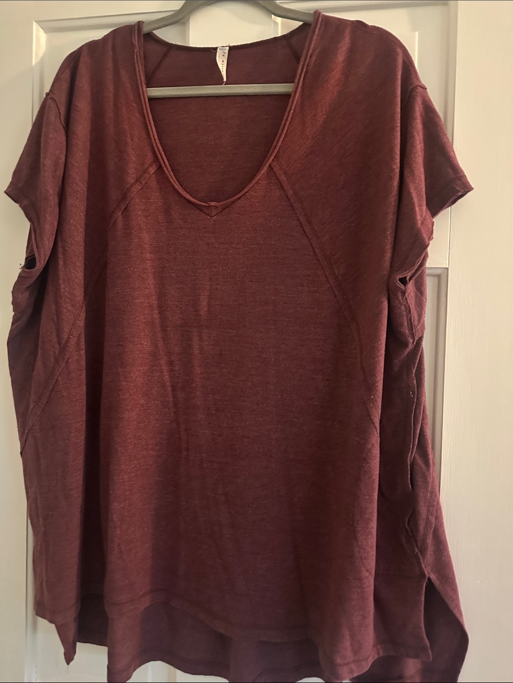 Women’s V-Neck Short Sleeve Top in Burgundy